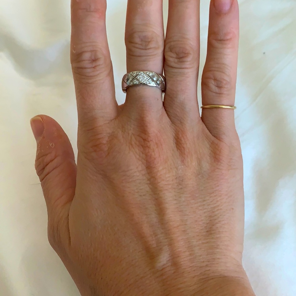 Chanel Coco Crush- Small 18K White Gold Ring with Diamonds Size 54